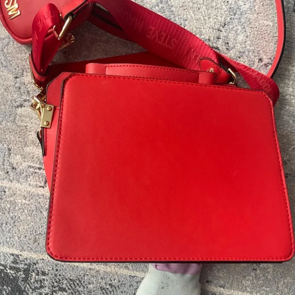 Steve Madden Red Crossbody Bag with Snake and Floral Design - Picture 2 of 5